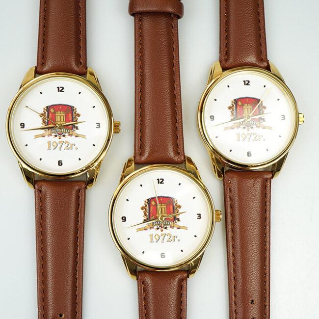 Часы наручные золотистые с цветным ремешком из экокожи с вашим лого